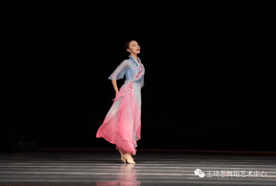 中国舞教师 朱琳