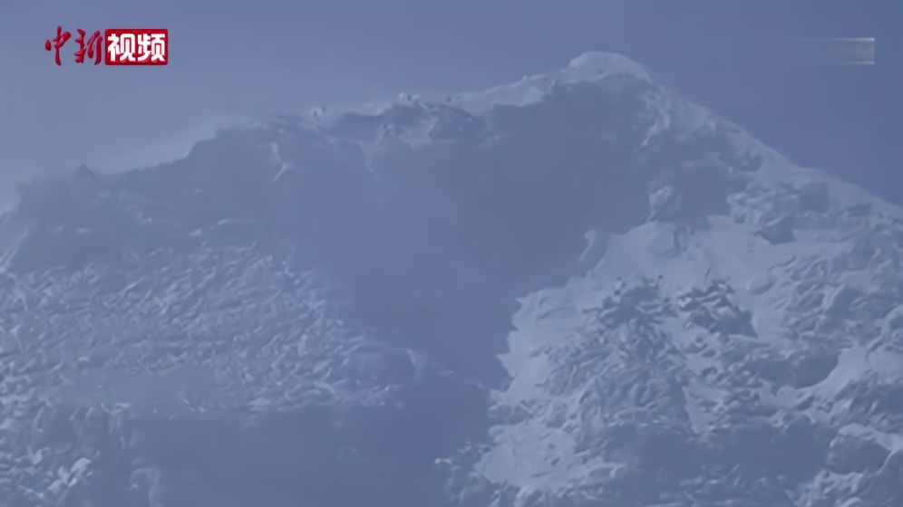 2020珠峰高程测量登山队成功从北坡登上珠峰顶峰