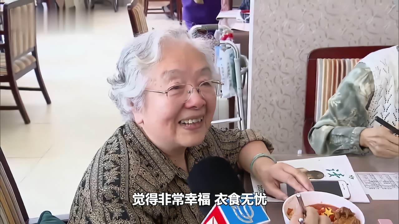 养老院里出新意！同吃"国庆面" 共贺家国两团圆