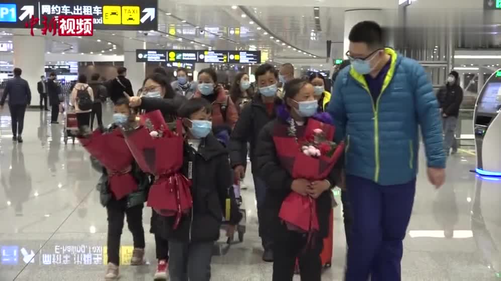 特殊“接机”：四川甘孜23名先心病患儿赴北京接受免费治疗