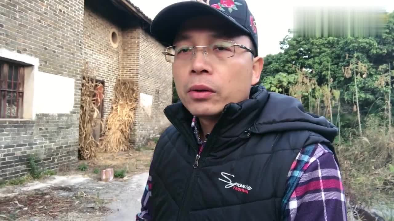 春节聚会就是吹牛大会，为了假装有钱人，农村小伙把狗卖了发红包