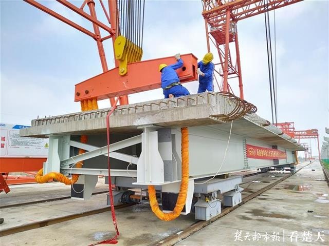 湖北首例"拼装桥梁"施工进入冲刺阶段,今年内将建成通车