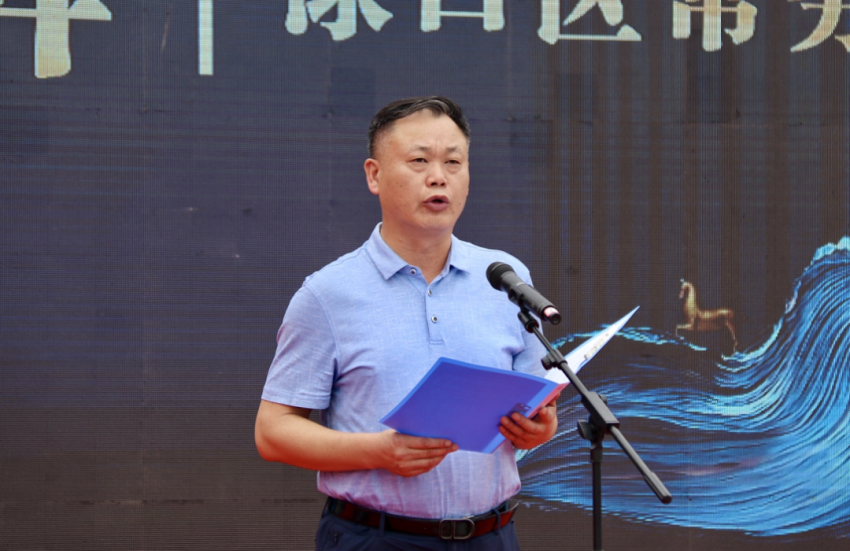 渌口区政府常务副区长晏永辉发表致辞在嘉宾的欢呼与掌声中,各位领导
