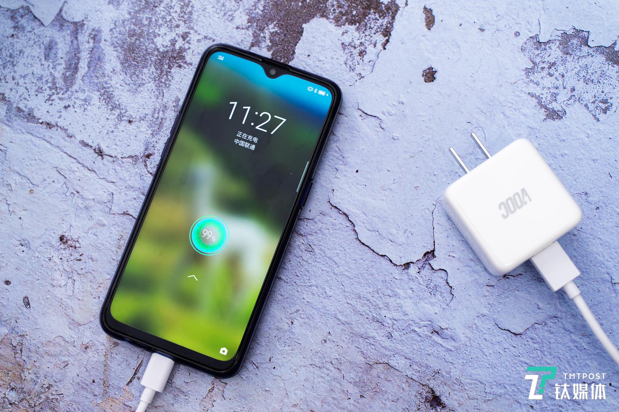 「钛媒体」四摄进入千元价位，realme Q手机评测 | 钛极客