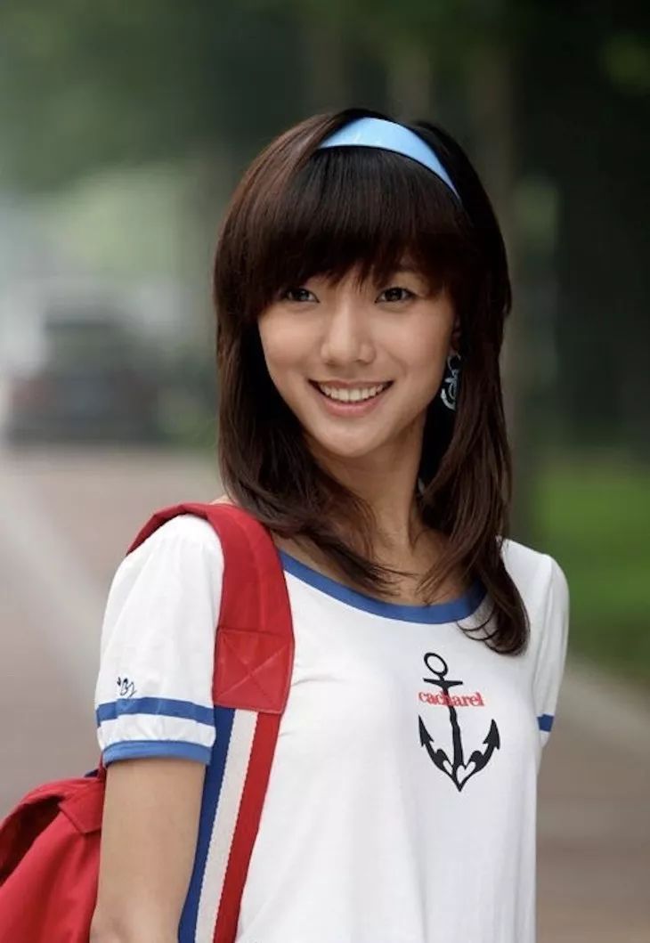很快,赵导又给了她《我的青春谁做主》里的叛逆小妞钱小样,王珞丹直接