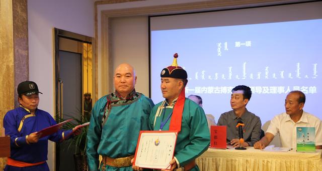 巴图孟克,呼伦贝尔市政协副主席达锡扎布,著名搏克教练员额尔登巴雅尔