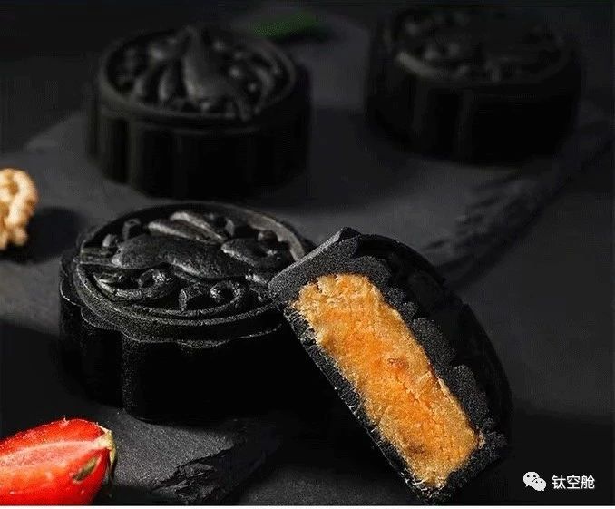 他把漫天星辰，装进月饼礼盒里