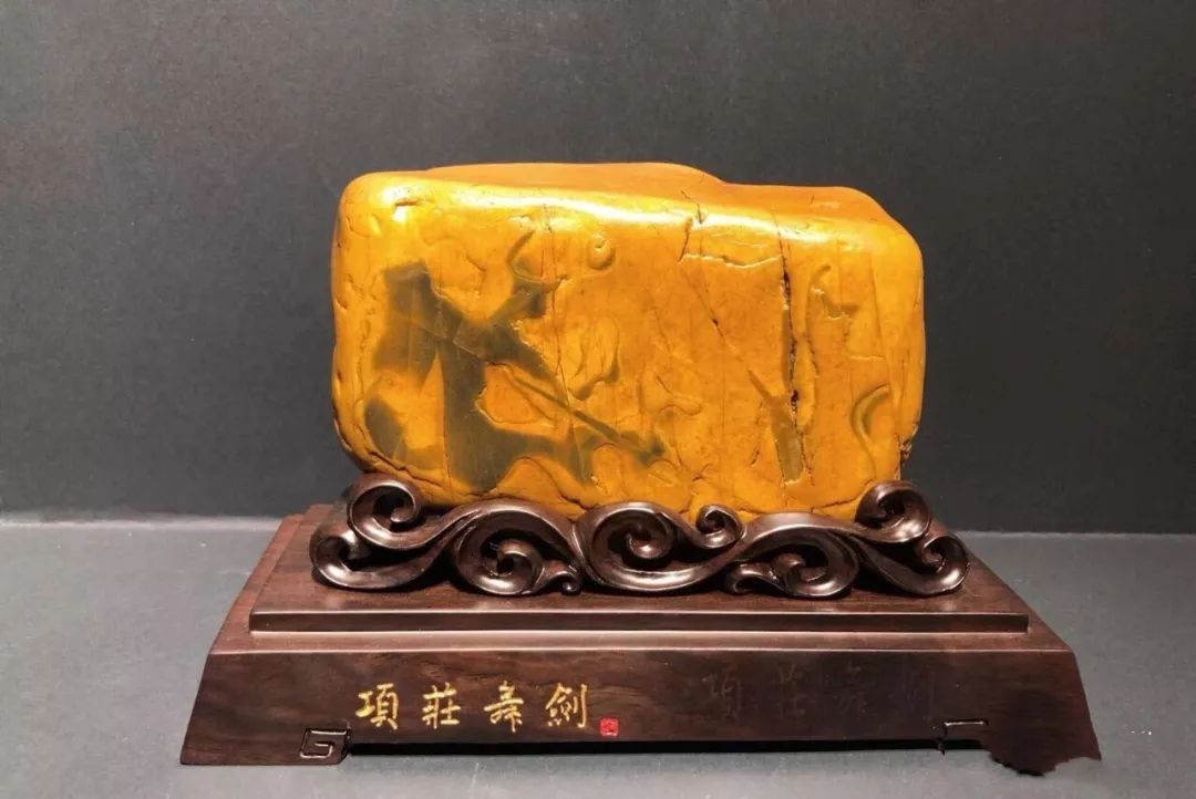 美鉴丨重庆石展上的黄蜡石