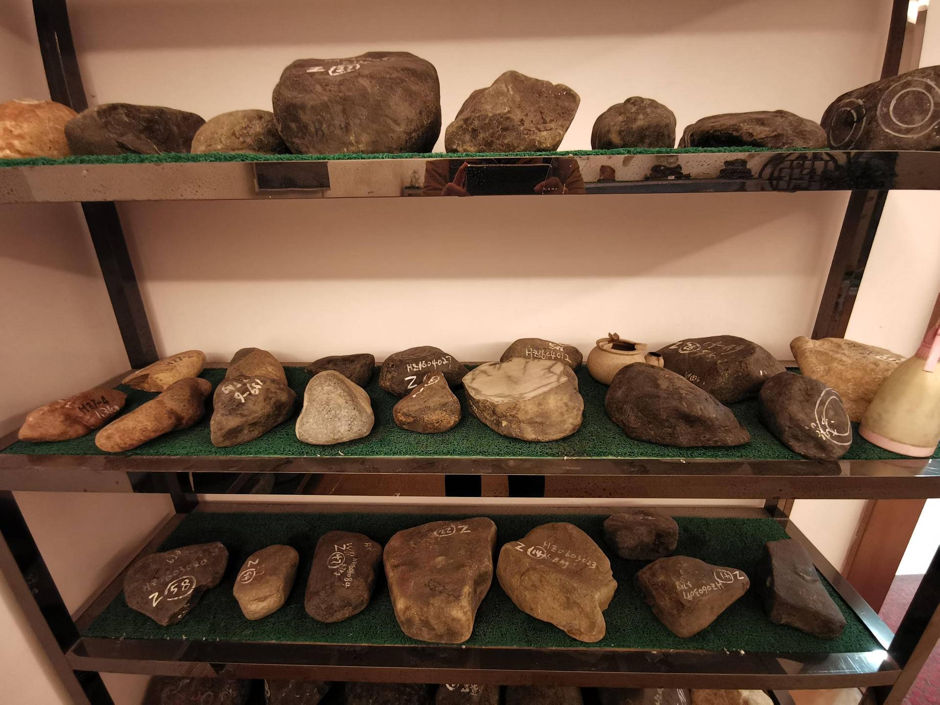 [AI财经社]2019造“负”系列之云南首富：赌石大赚70亿，今名下已无财产成老赖
