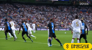 第85分钟,克罗斯一脚传中球,禁区里的卡塞米罗头球冲吊,皇马将比分