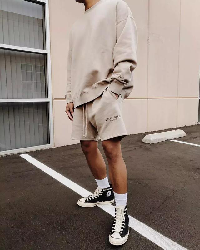 来聊一聊穿 FEAR OF GOD 的高街男孩
