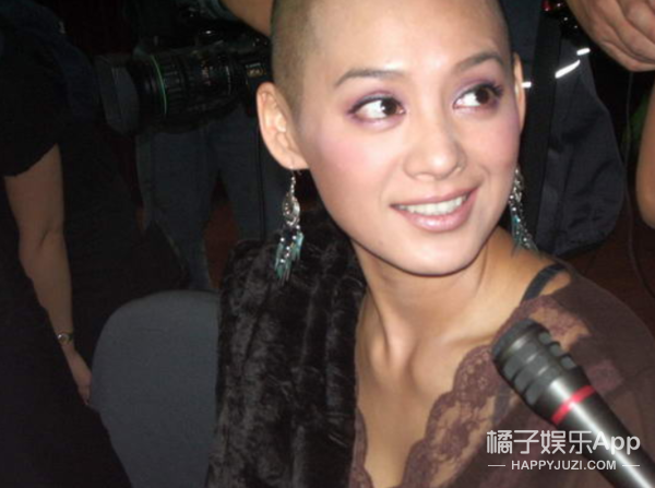 都说她虎，我却看到她心口一个勇