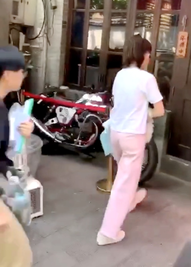 阮经天宋祖儿被曝“叔侄恋”后，又被网友拍到在餐厅单独约会？