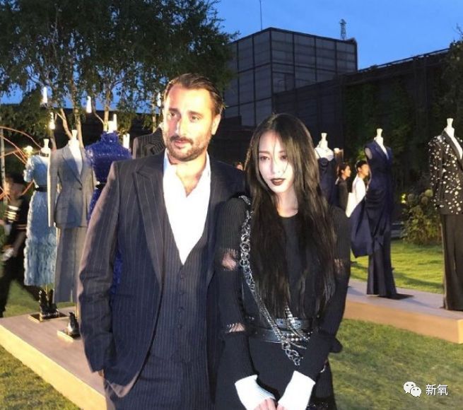 「新氧App」娱乐圈第一代人造美女近照，40岁不仅没崩还嫩过18岁