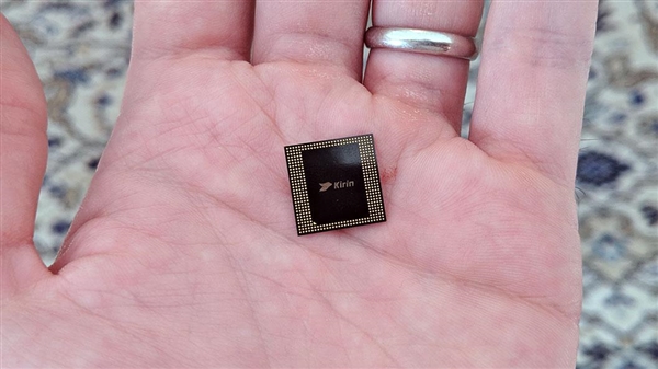这就是麒麟990真身：7nm+ EUV工艺融合103亿晶体管