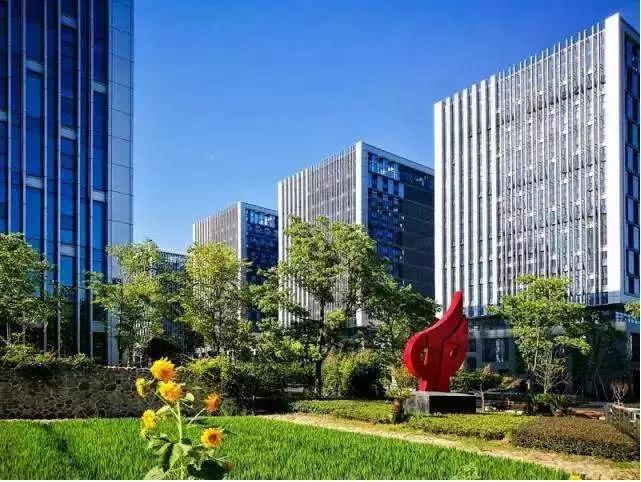 在杭宁高铁德清站周边规划12平方公里,建设智能生态城,先行启动5平方