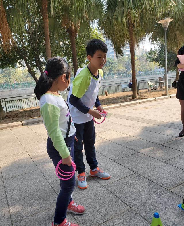 为志愿者点赞！天河志愿者和热心市民救助受伤老人
