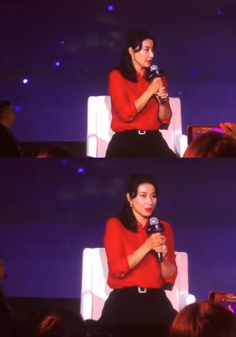 郭晶晶演讲手上大钻戒抢镜，霍启刚全程注视爱妻变迷弟