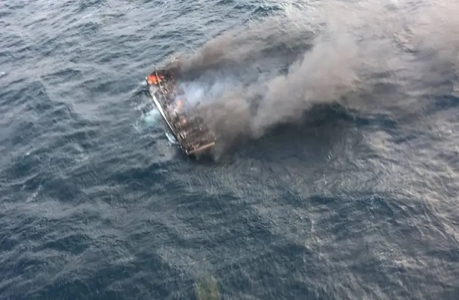 韩国渔船海上起火1人死亡11人失踪