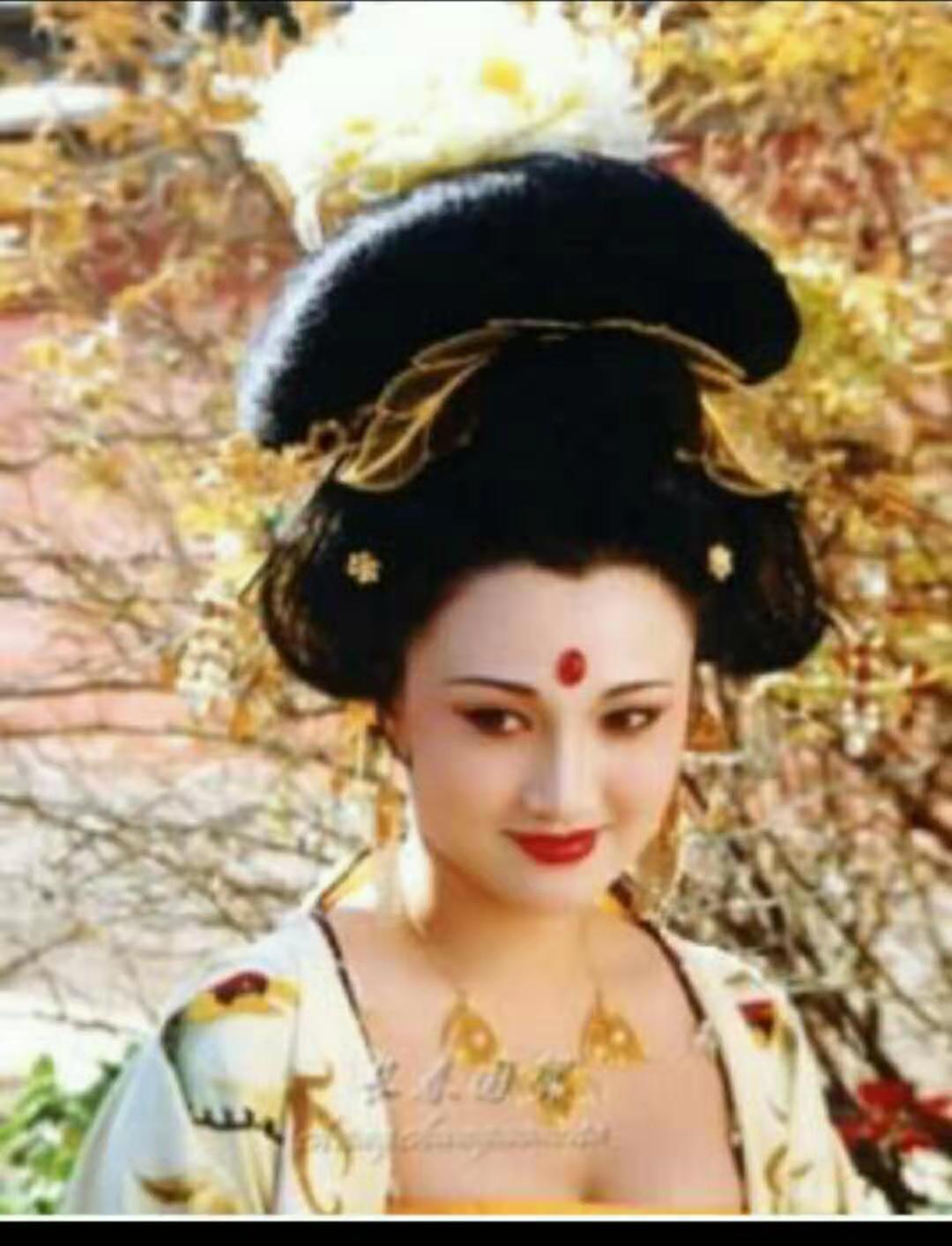 “最美杨贵妃”林芳兵晒近照，美颜过度网友直呼认不出