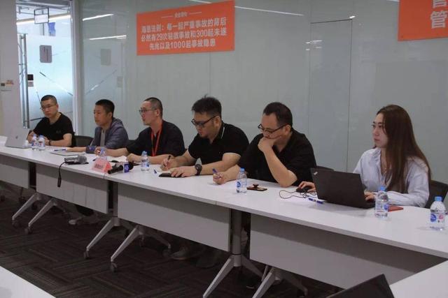 滴滴美团违规派单遭重罚背后：网约车合规门槛高，乘客抱怨打车难