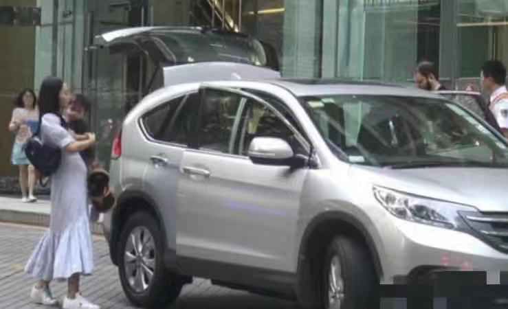 「不八卦会死星人」最惨正宫！遭抛弃牙齿全掉暴瘦到44斤，今病情严重卖收藏凑药钱