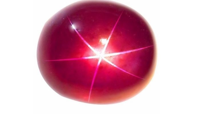 32克拉的六射星光红宝石,名为德龙星红宝石,现收藏于美国自然历史博物