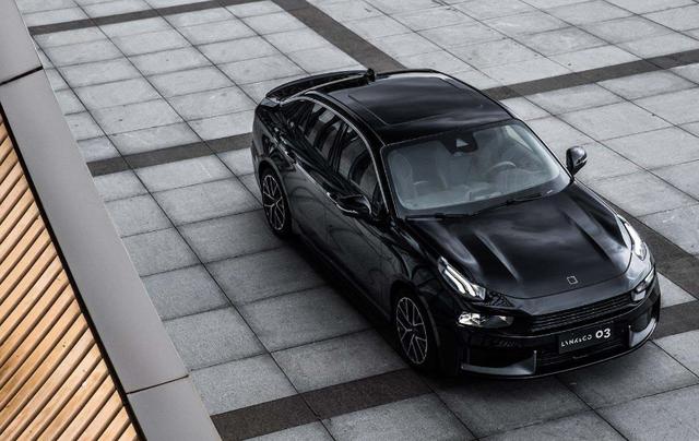 你看，把03 这杆运动大旗立正后，领克的销量有多漂亮