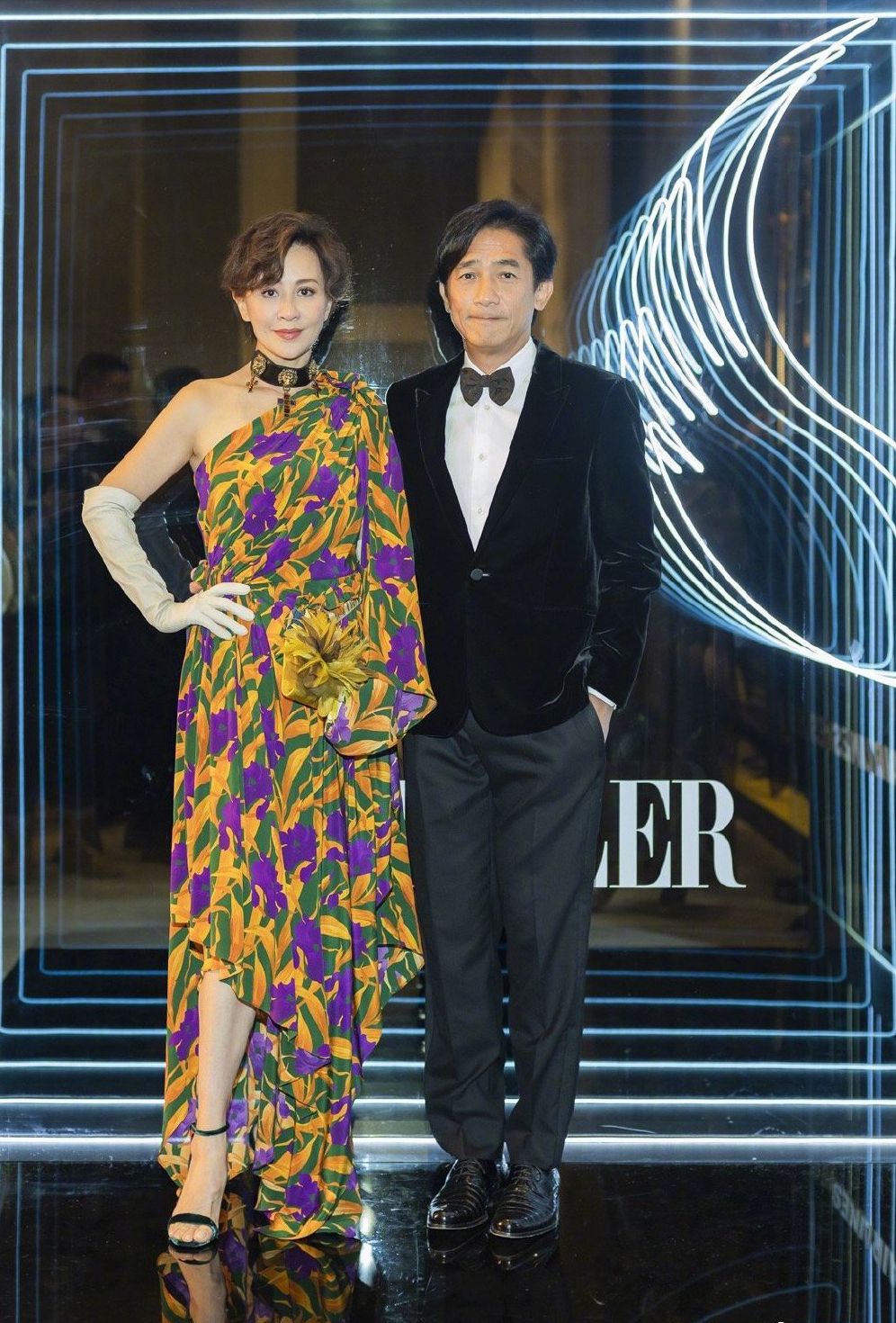 「熊猫娱乐」张艺谋获终身成就奖，妻子陈婷盛装出席，与刘嘉玲斗艳完胜