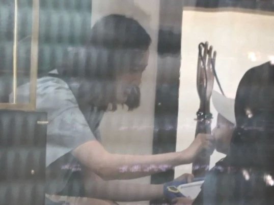 余文乐娶了什么神仙老婆！王棠云逛街完全不看奢侈品只顾跟儿子玩
