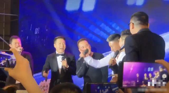 羽泉罕见合体!昔日兄弟同场不同框,海泉台上高歌羽凡台下显落寞