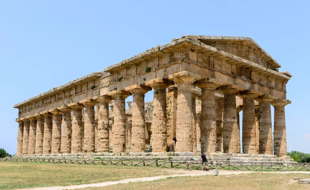 位于希腊奥林匹亚村的宙斯神庙,建于公元前472-456年,毁于公元426