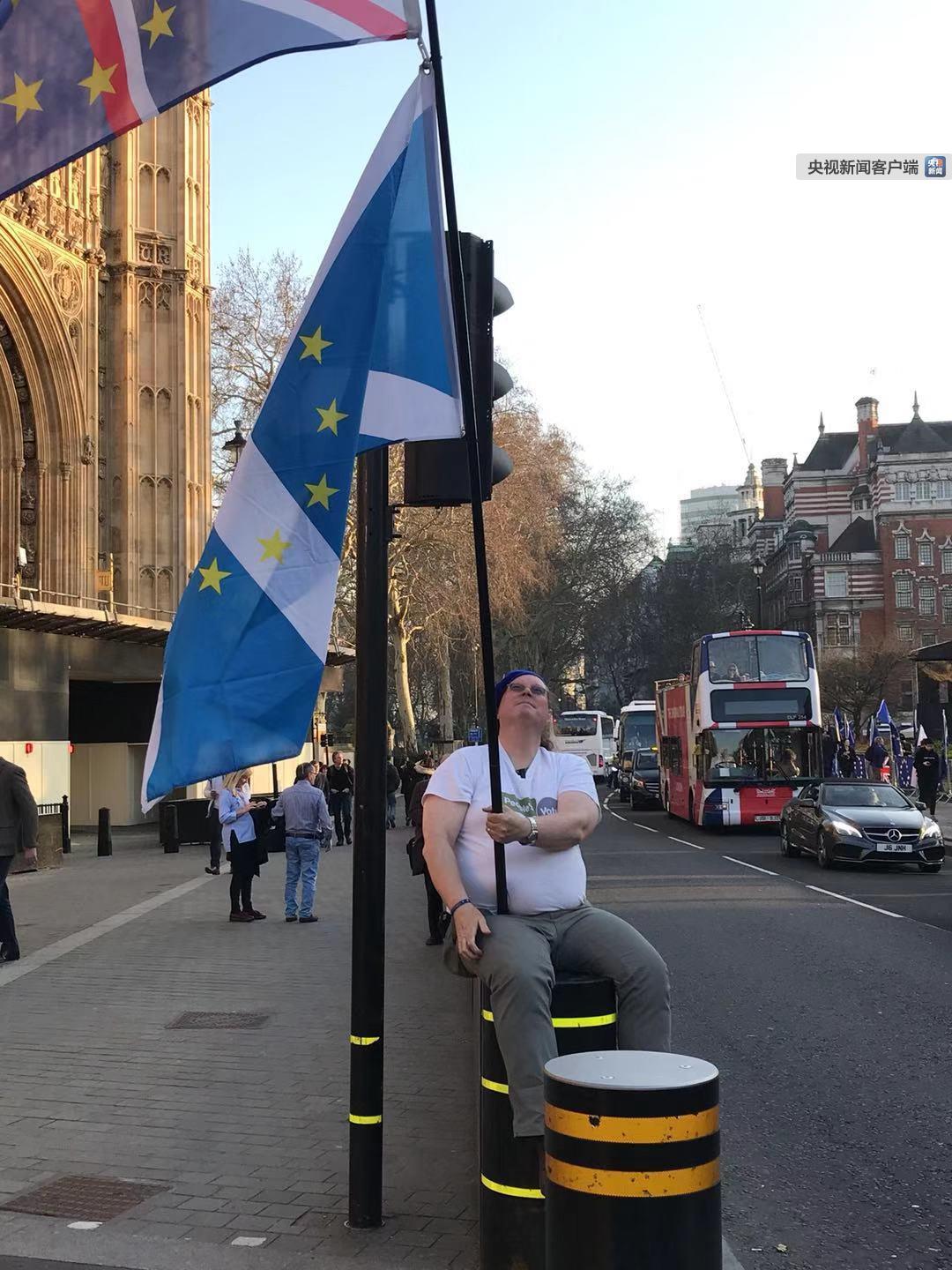 首相出狠招!英女王同意议会休会 英镑应声暴跌