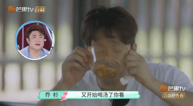 地道的陕西人,凌潇肃在节目中还为我们上演了各种西北美食的正确吃法