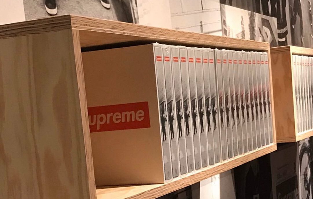 潮人最想要的一本书！直击Supreme Vol.2限量纪念册发行现场！_凤凰网