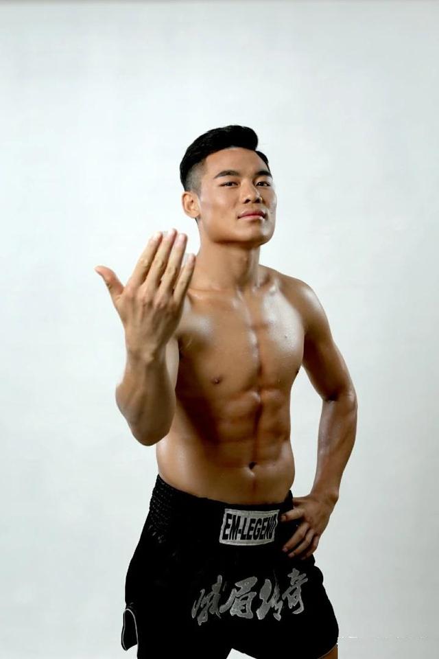 韩飞龙同框搏击宝贝霸气尽显，双杀泰拳天王超越武僧一龙