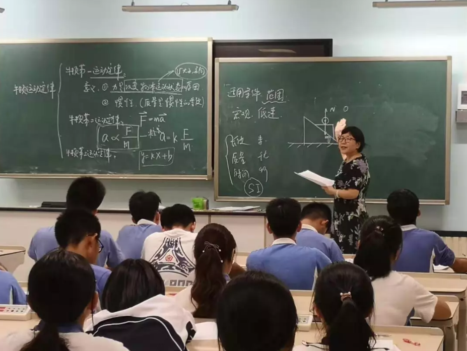 人大附中深圳学校校长王华获2019年深圳"十佳校长"称号