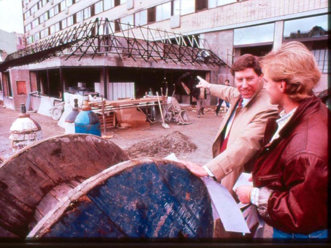 1990年莫斯科第一家麦当劳开业，3万人应聘，第1天招待3万人就餐_凤凰网历史_凤凰网