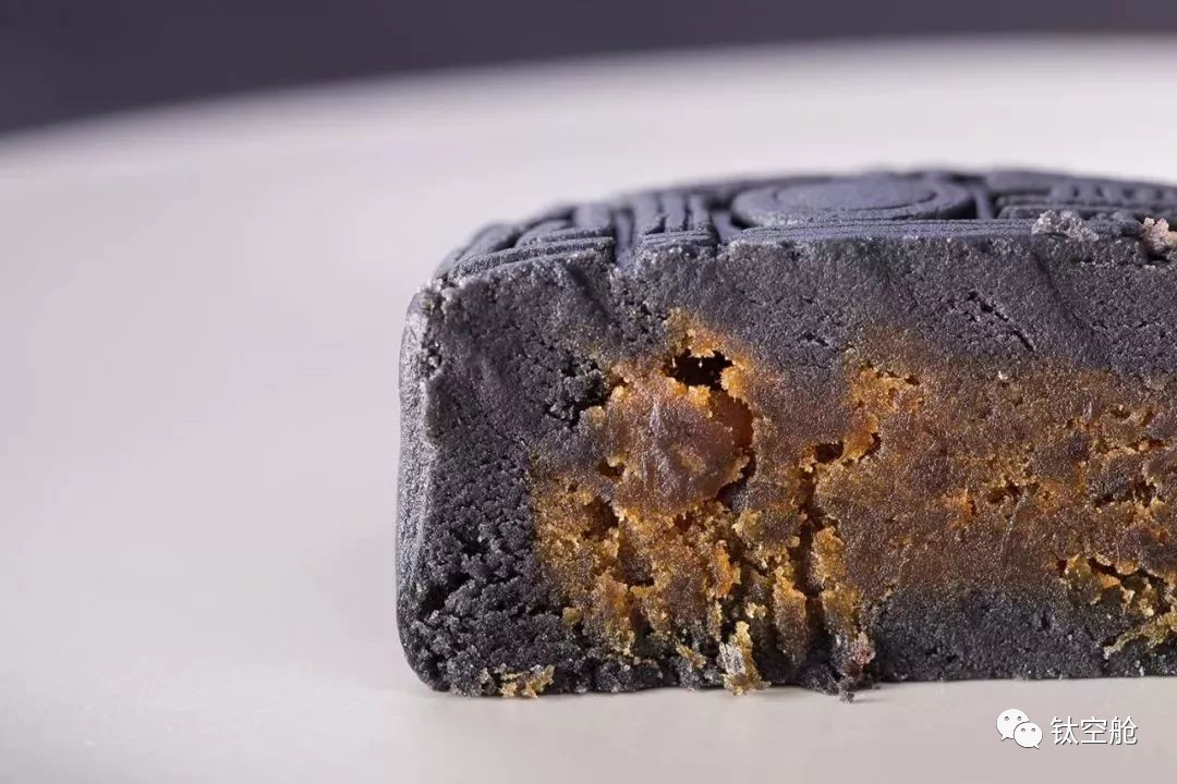 他把漫天星辰，装进月饼礼盒里