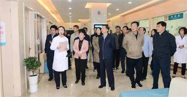 全国人大一行与汉中市各级领导莅临汉中华西妇产医院调研