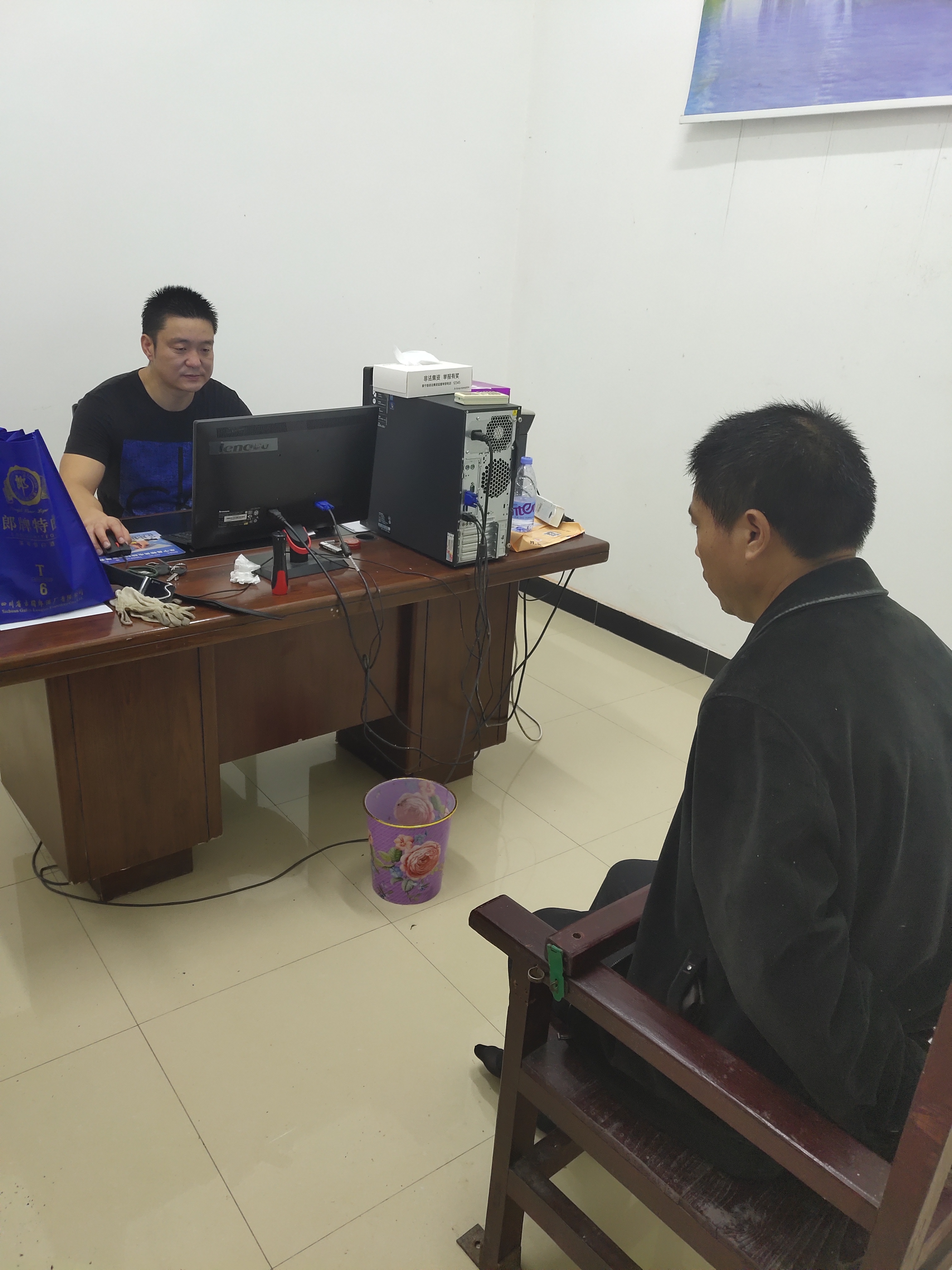 阜宁警方发动了“梳网清网”,让窃贼无处藏身。 阜宁警方时空主持人