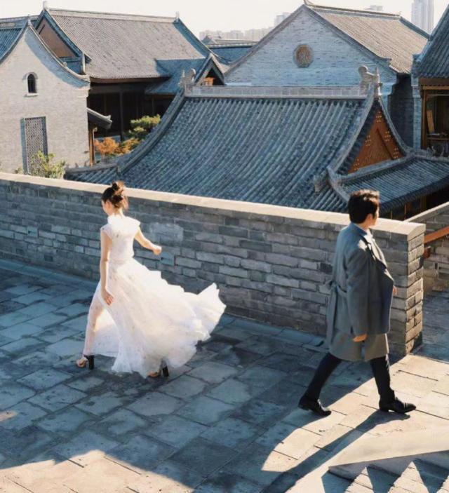 郎朗与太太登杂志封面，吉娜时尚表现力媲美名模，令老公成为陪衬
