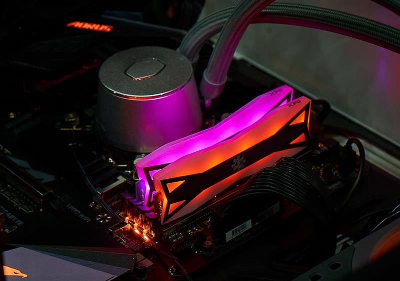 「驱动之家」变态的灯效与超频能力！威刚XPG龙耀D60G内存评测：699元碾压所有对手