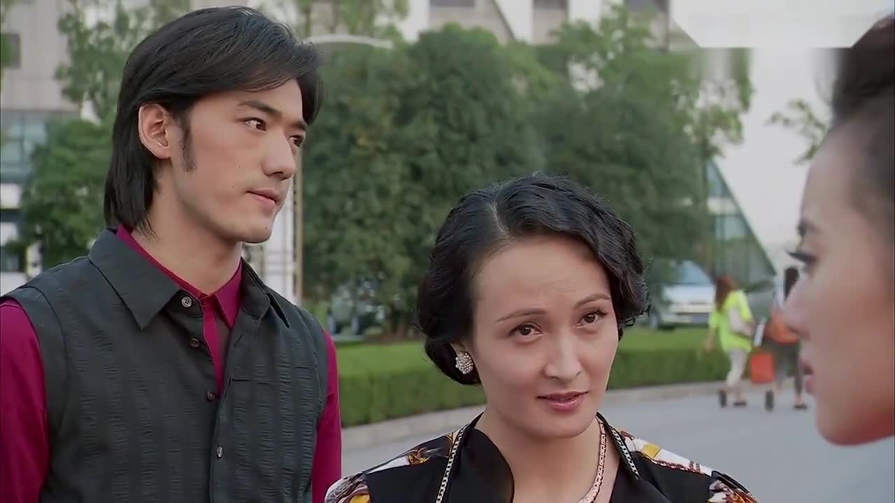 富婆瞧不起儿子女朋友,不料女孩才是顶级豪门