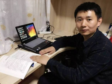 董坤80后青年法学家走上舞台