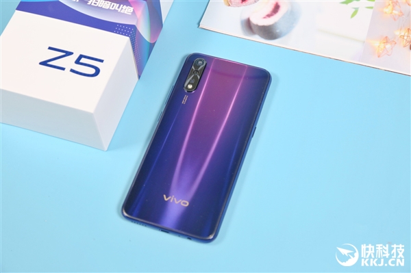 4800万AI三摄仅1598元 vivo Z5开箱图赏