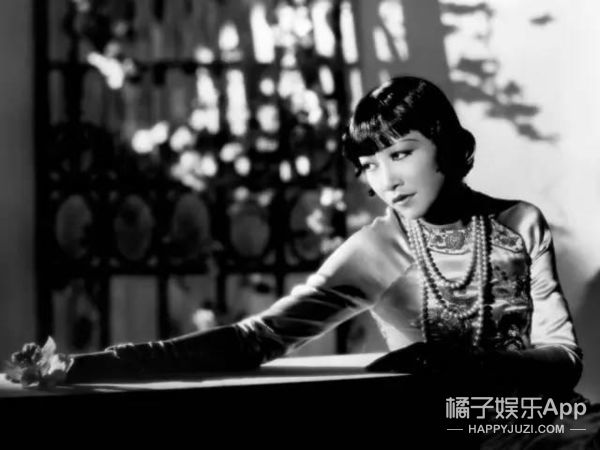 她要是在我们这儿当演员，可能一辈子没有出路吧