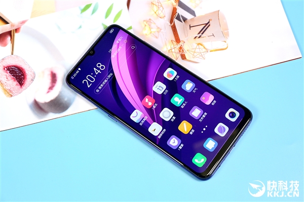 4800万AI三摄仅1598元 vivo Z5开箱图赏