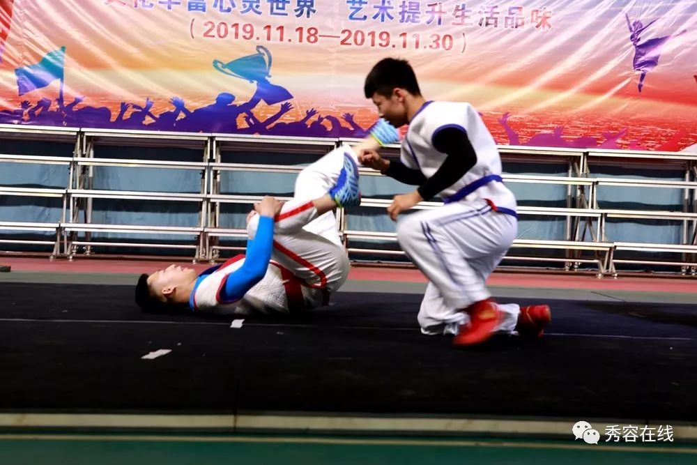 忻州市体校传统体育项目摔跤走进忻州二中