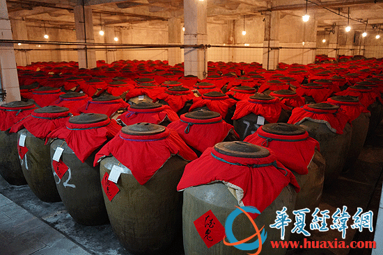 两岸媒体参观酒鬼酒公司 了解酿酒工艺(图)__凤凰网